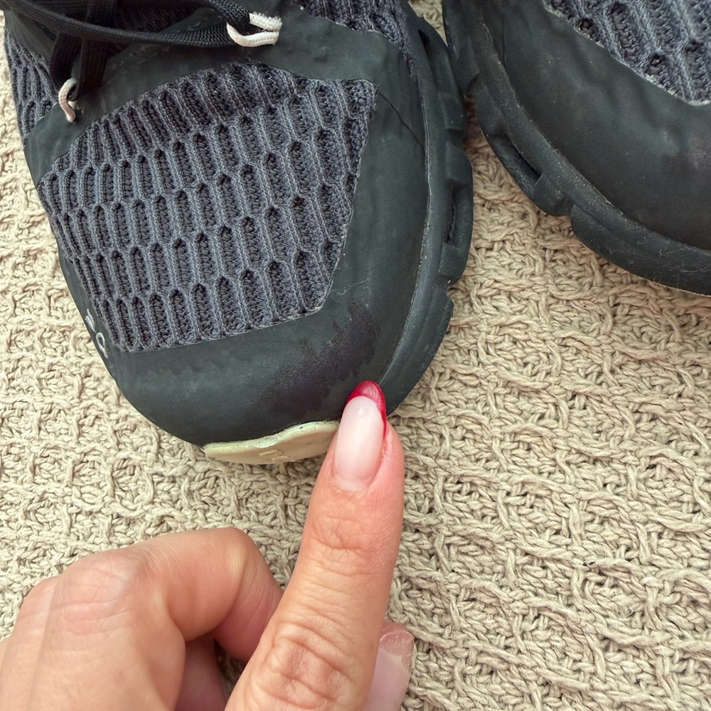 On Running Dual-Tone Athletic Shoes - Picture 9 of 10